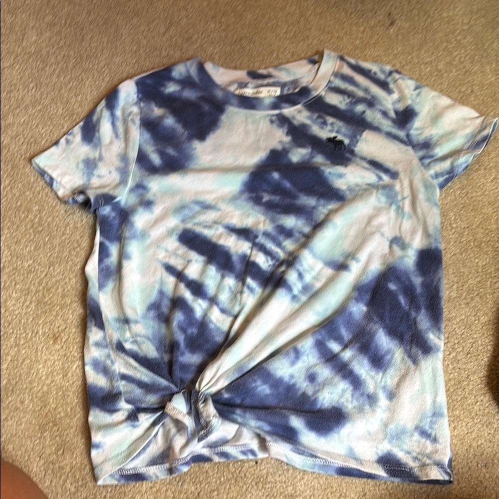 Abercrombie Kids Blue and White Swirl Tee
